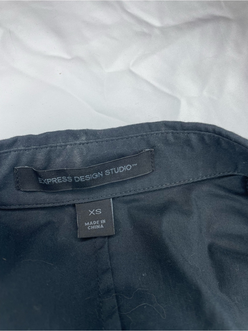 Express Black Ruched V-Neck Sleeveless Blouse - Picture 3 of 4